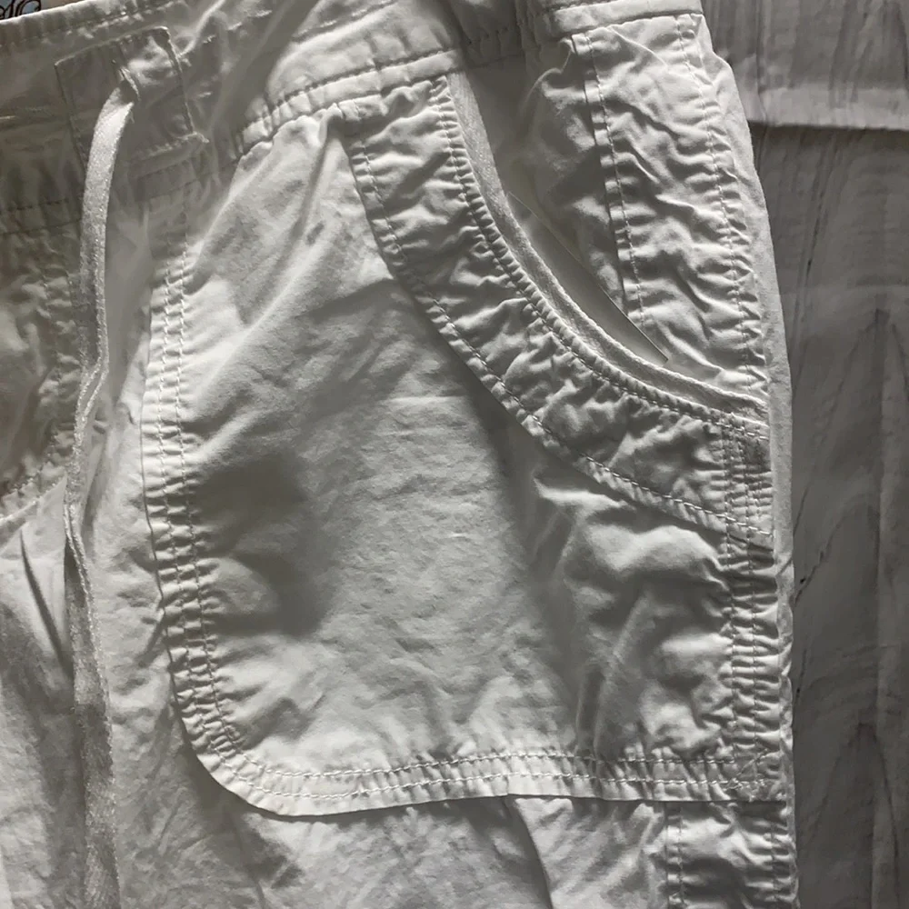 SO ware it declare it, white capris - Picture 8 of 8